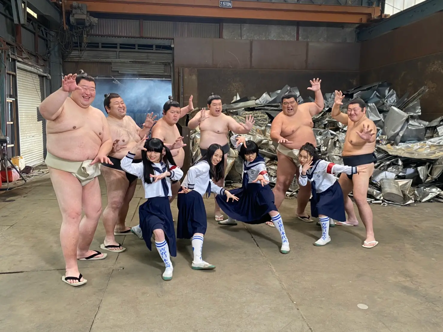 あなたが現在見ているのは 新しい学校のリーダーズさんの新曲MVに出演いたしました