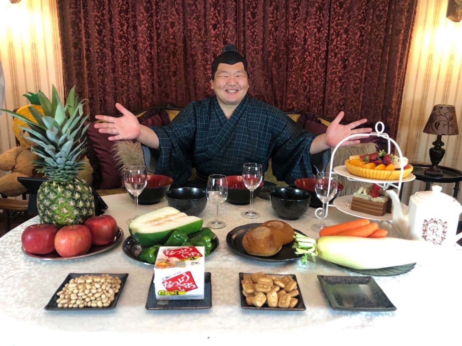 あなたが現在見ているのは 大阪を中心に活動しているパイナップルのあの3人組のMVに出演いたしました。