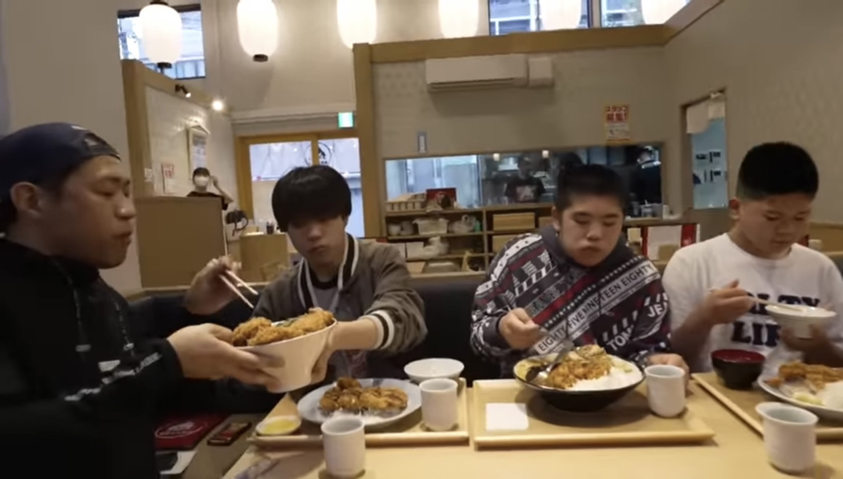 投稿についてもっと詳しく 『はなわチャンネル』に【横綱とんかつ どすこい田中】が動画で紹介されました。